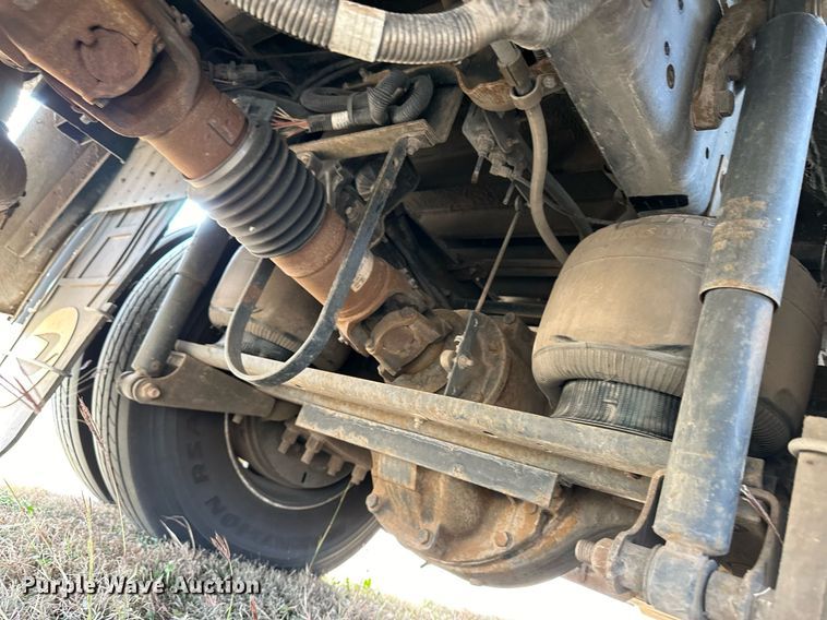 image for item ER8127 2013 Blue Bird All American  coach bus