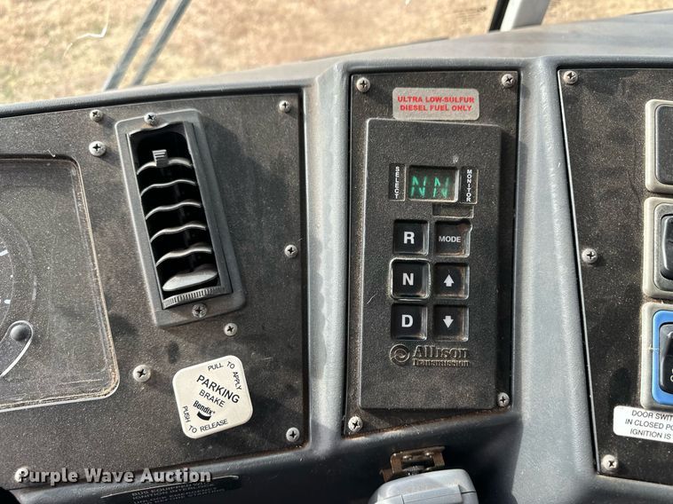 image for item ER8127 2013 Blue Bird All American  coach bus