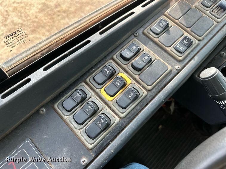 image for item ER8127 2013 Blue Bird All American  coach bus