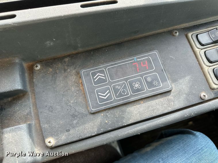 image for item ER8127 2013 Blue Bird All American  coach bus