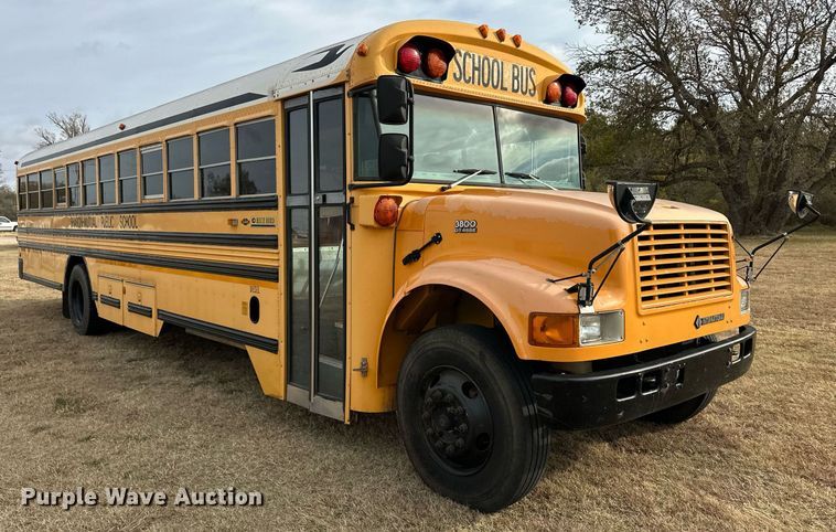 image for item ER8128 2001 International 3800 school bus