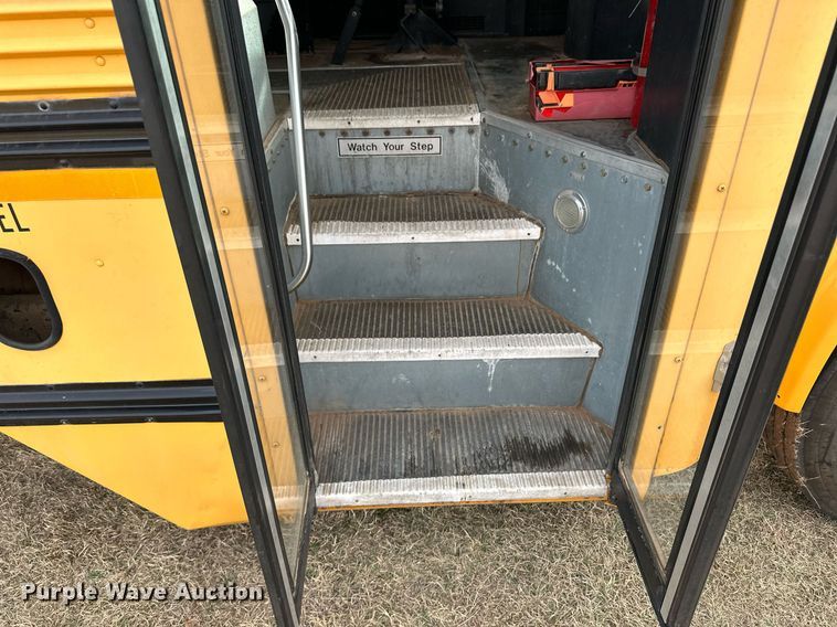 image for item ER8128 2001 International 3800 school bus