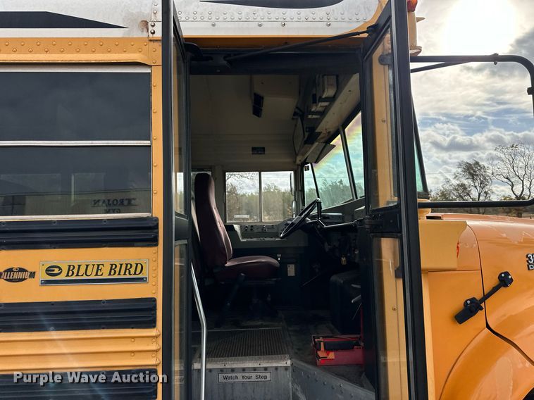 image for item ER8128 2001 International 3800 school bus