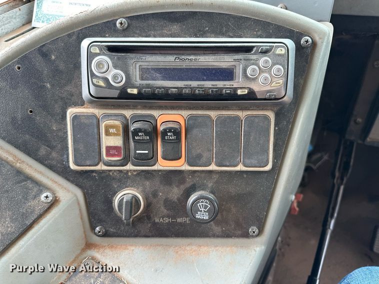 image for item ER8128 2001 International 3800 school bus