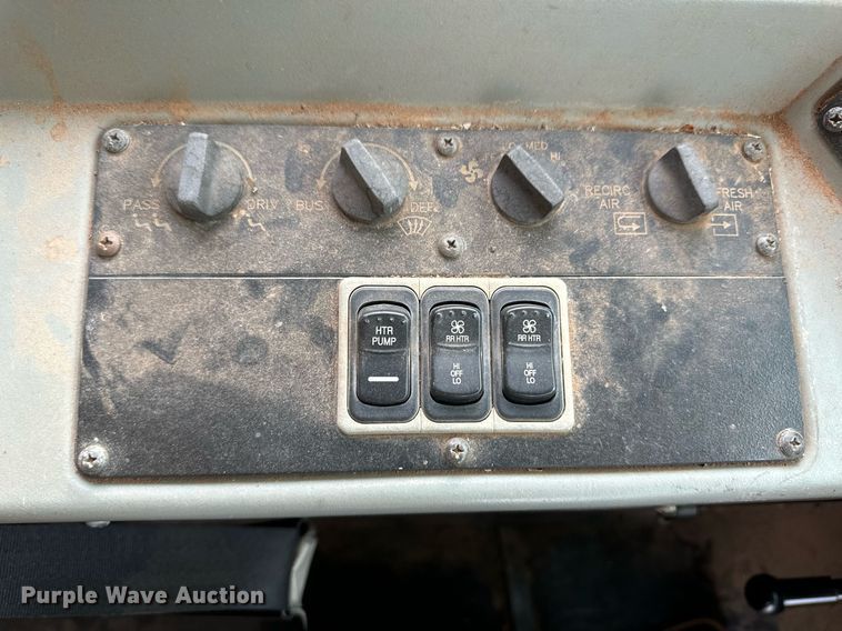 image for item ER8128 2001 International 3800 school bus