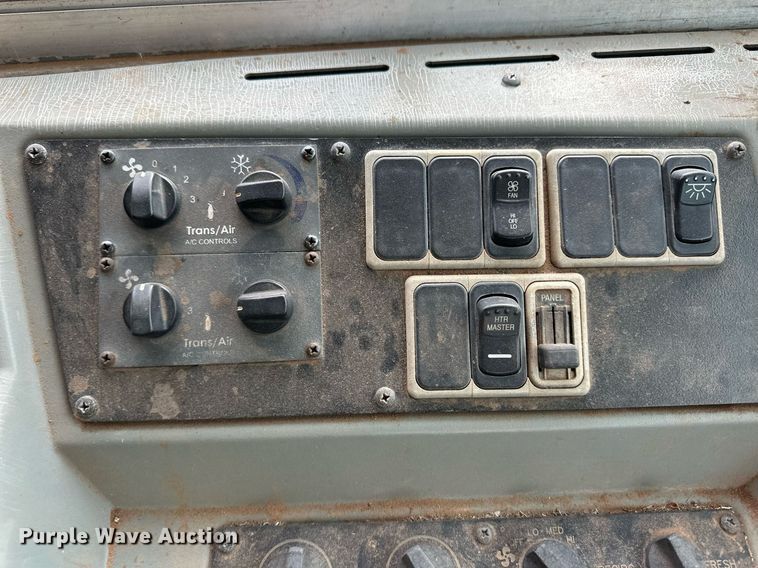 image for item ER8128 2001 International 3800 school bus