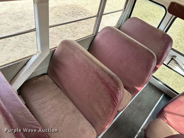 image for item ER8128 2001 International 3800 school bus