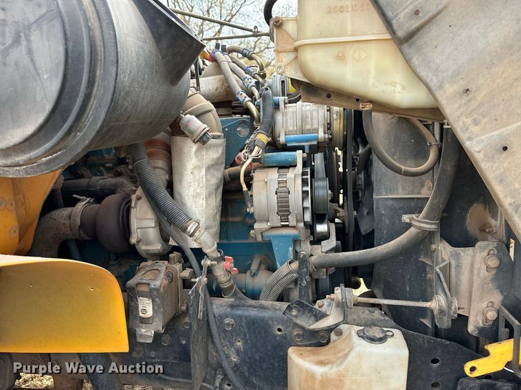 image for item ER8128 2001 International 3800 school bus