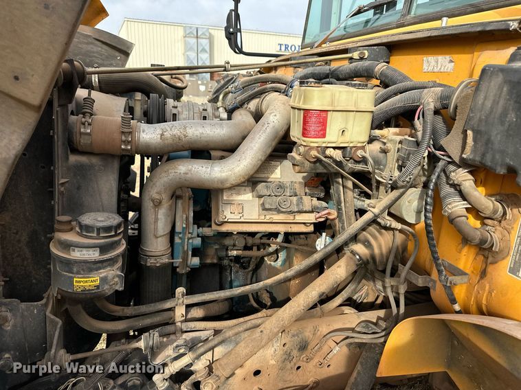 image for item ER8128 2001 International 3800 school bus