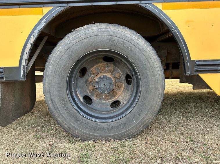 image for item ER8128 2001 International 3800 school bus