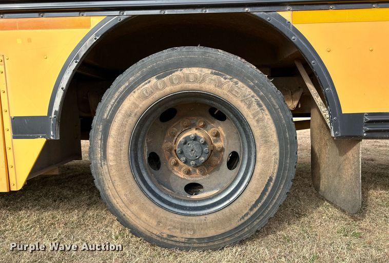 image for item ER8128 2001 International 3800 school bus