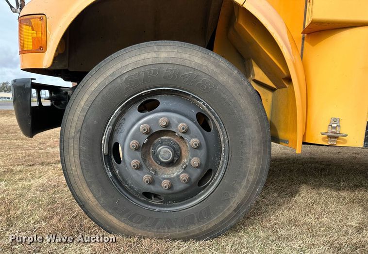 image for item ER8128 2001 International 3800 school bus