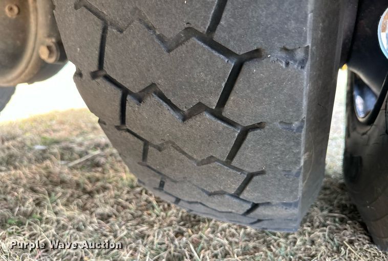 image for item ER8130 2012 Blue Bird Vision school bus