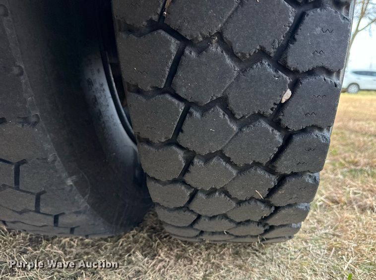 image for item ER8130 2012 Blue Bird Vision school bus