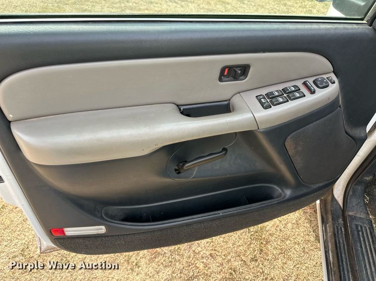 image for item ER8132 2001 Chevrolet Suburban C1500 SUV