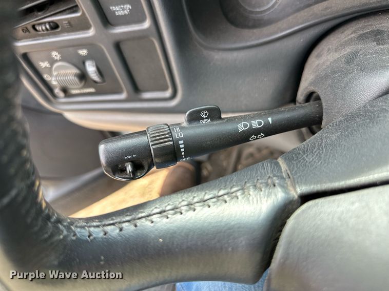 image for item ER8132 2001 Chevrolet Suburban C1500 SUV