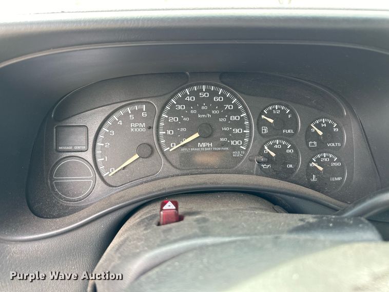 image for item ER8132 2001 Chevrolet Suburban C1500 SUV