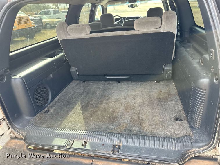 image for item ER8132 2001 Chevrolet Suburban C1500 SUV