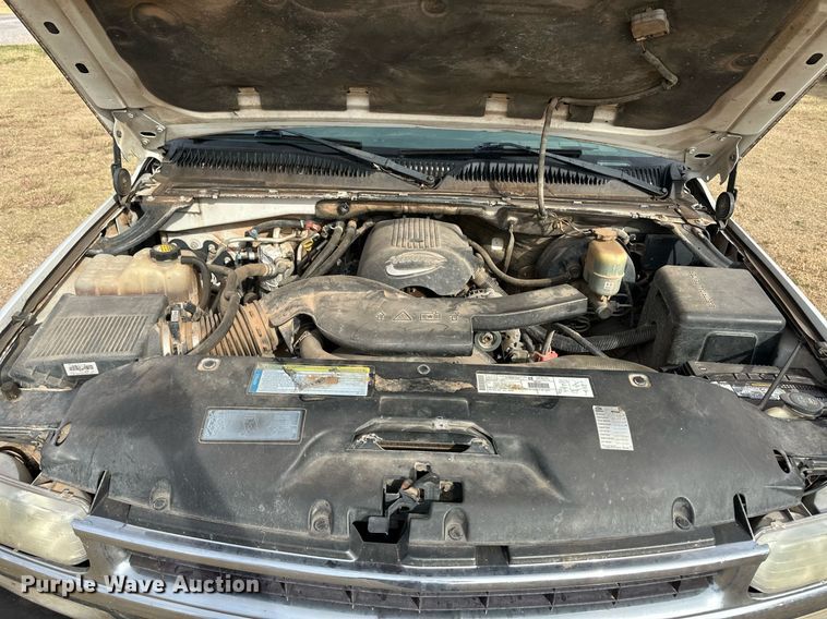 image for item ER8132 2001 Chevrolet Suburban C1500 SUV