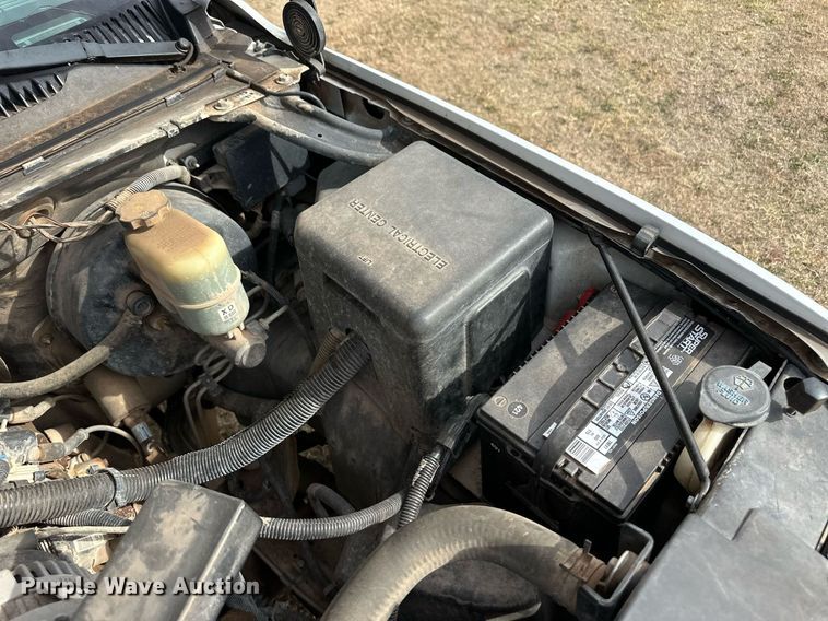 image for item ER8132 2001 Chevrolet Suburban C1500 SUV