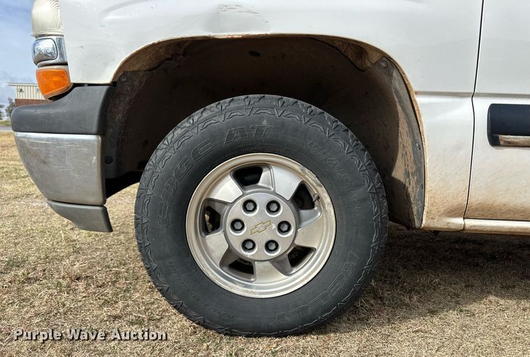 image for item ER8132 2001 Chevrolet Suburban C1500 SUV