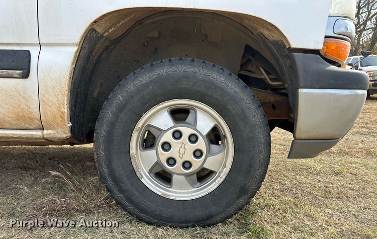 image for item ER8132 2001 Chevrolet Suburban C1500 SUV