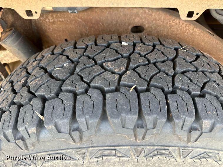 image for item ER8132 2001 Chevrolet Suburban C1500 SUV