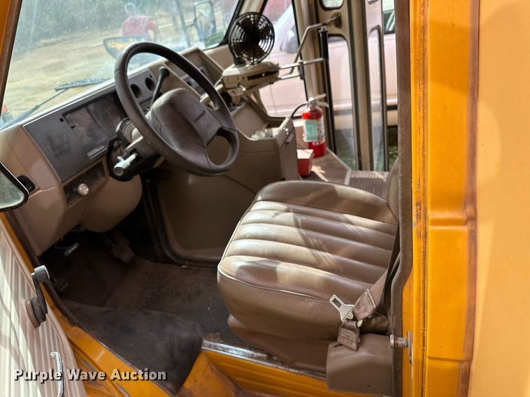 image for item ER8134 1994 Chevrolet G30 school bus