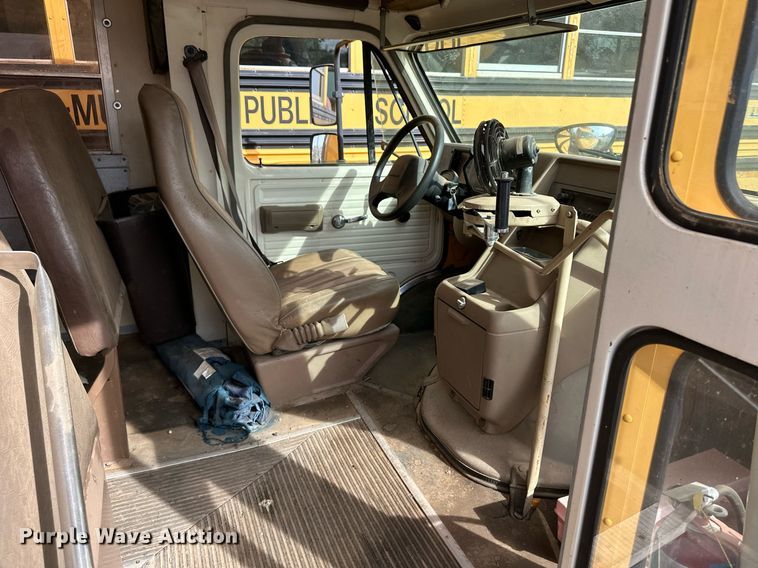 image for item ER8134 1994 Chevrolet G30 school bus
