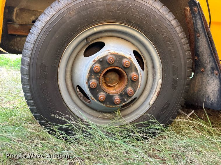 image for item ER8134 1994 Chevrolet G30 school bus