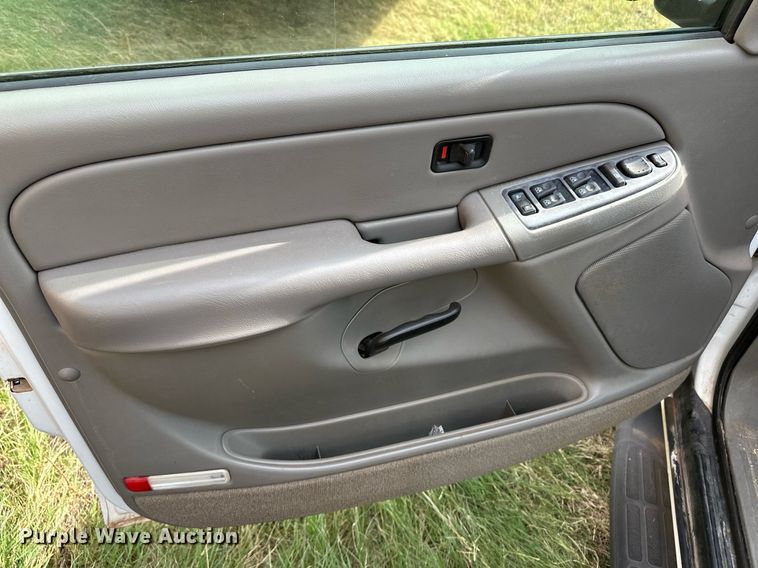 image for item ER8135 2005 Chevrolet Suburban 1500 SUV