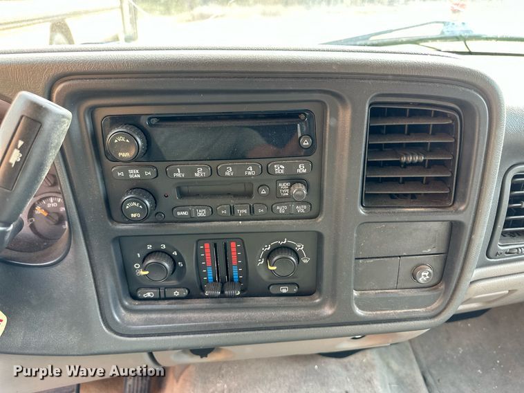 image for item ER8135 2005 Chevrolet Suburban 1500 SUV