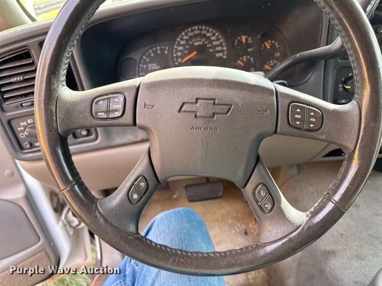 image for item ER8135 2005 Chevrolet Suburban 1500 SUV