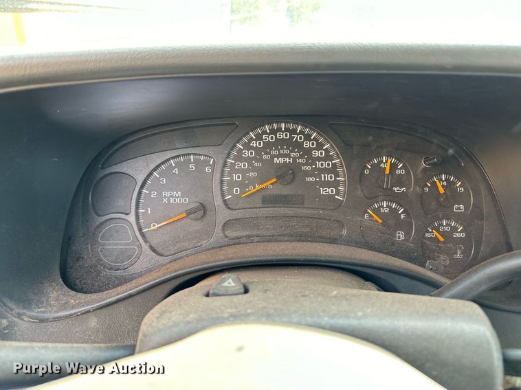 image for item ER8135 2005 Chevrolet Suburban 1500 SUV