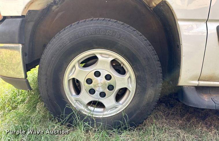 image for item ER8135 2005 Chevrolet Suburban 1500 SUV