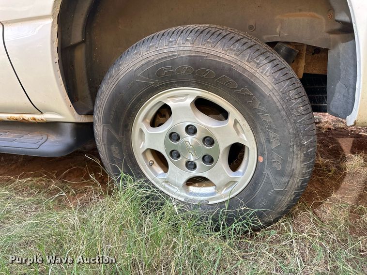 image for item ER8135 2005 Chevrolet Suburban 1500 SUV