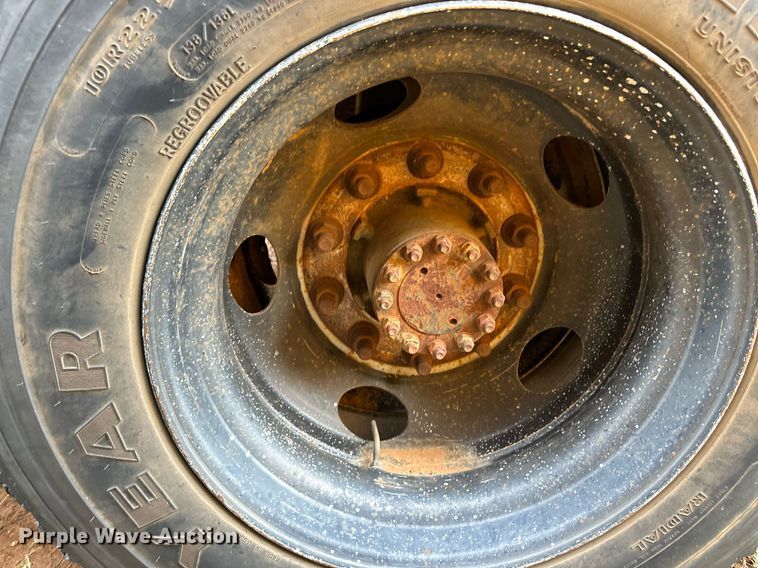 image for item ER8136 1999 Blue Bird CV20 school bus