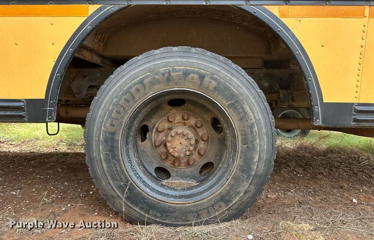 image for item ER8136 1999 Blue Bird CV20 school bus