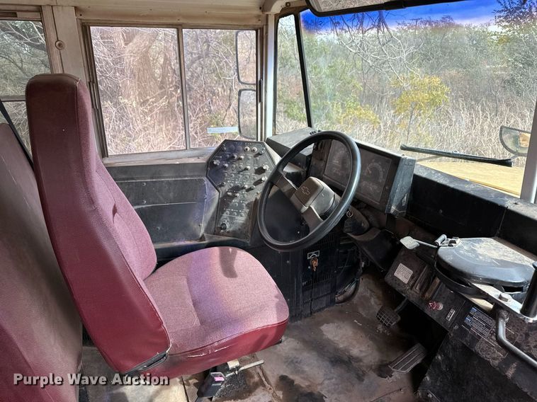 image for item ER8137 1999 Blue Bird CV20 school bus