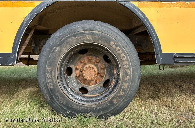 image for item ER8137 1999 Blue Bird CV20 school bus