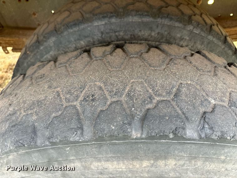 image for item ER8137 1999 Blue Bird CV20 school bus