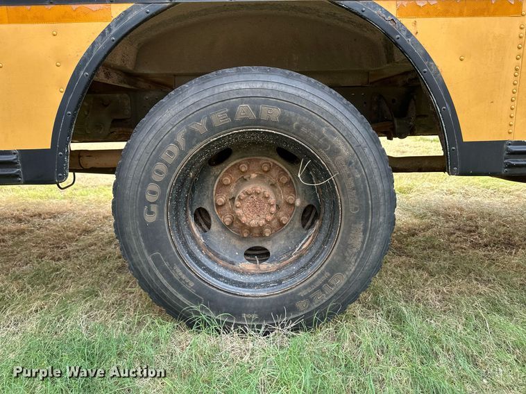 image for item ER8137 1999 Blue Bird CV20 school bus