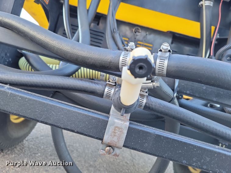 image for item JH9923 1995 John Deere 1800 turf sprayer