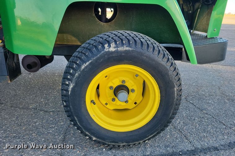 image for item JH9923 1995 John Deere 1800 turf sprayer