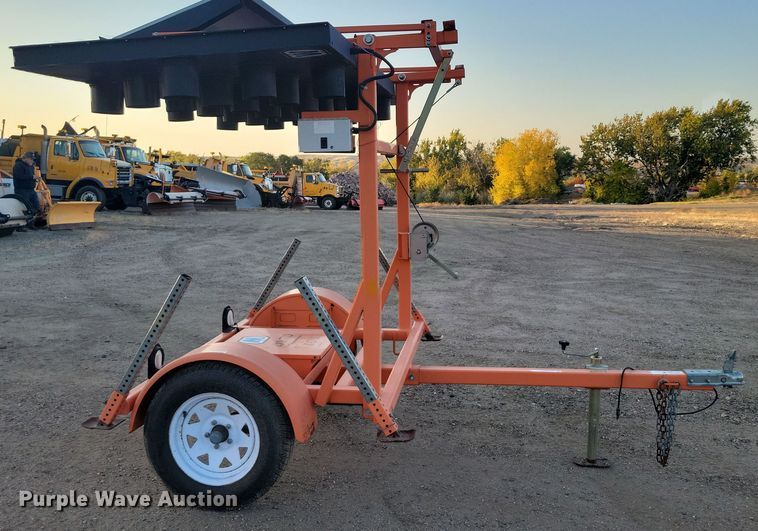 image for item JH9928 2010 Wanco WTSP arrow board trailer