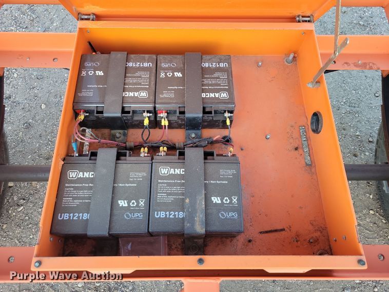 image for item JH9928 2010 Wanco WTSP arrow board trailer