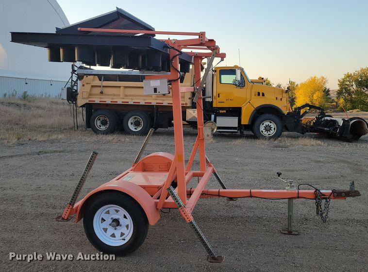 image for item JH9929 2010 Wanco WTSP arrow board trailer