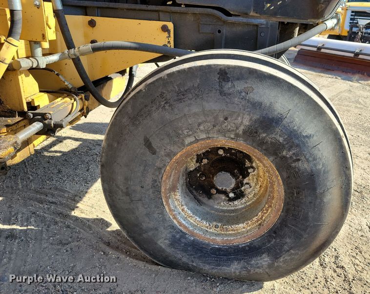 image for item JH9931 2001 Case IH MX100 tractor