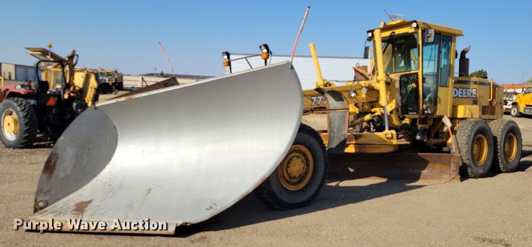 image for item JH9934 2001 John Deere 772CH motor grader