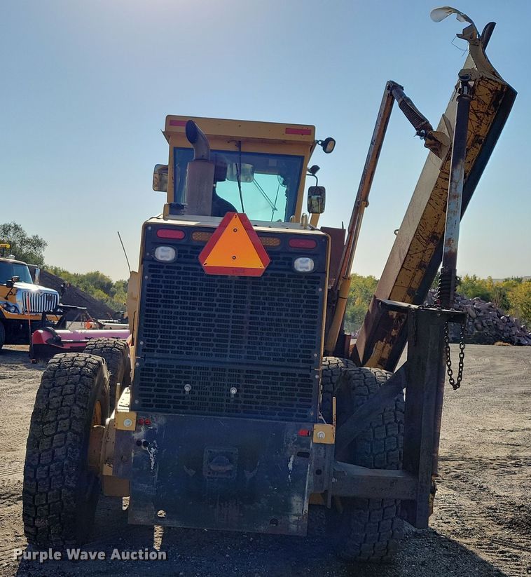 image for item JH9934 2001 John Deere 772CH motor grader